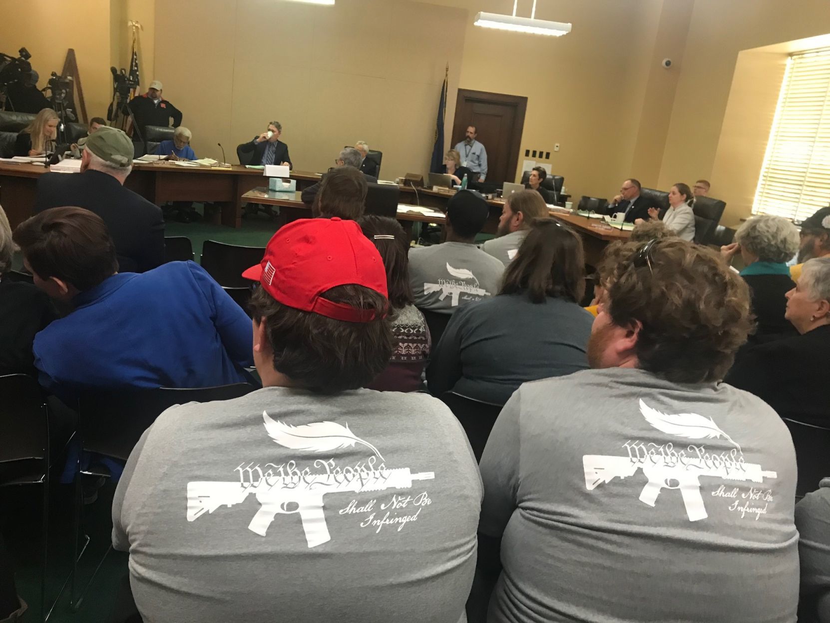 Gun crowd hearing room